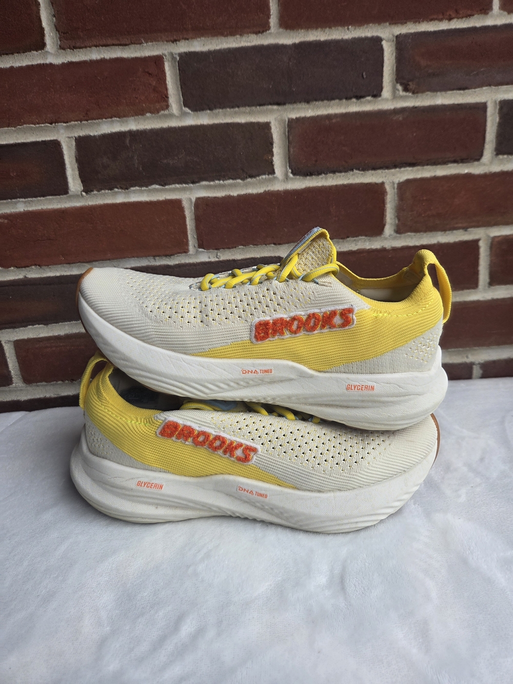 Brooks Glycerin StealthFit 22 Women’s 9.5 Cyber Yellow Running Shoes